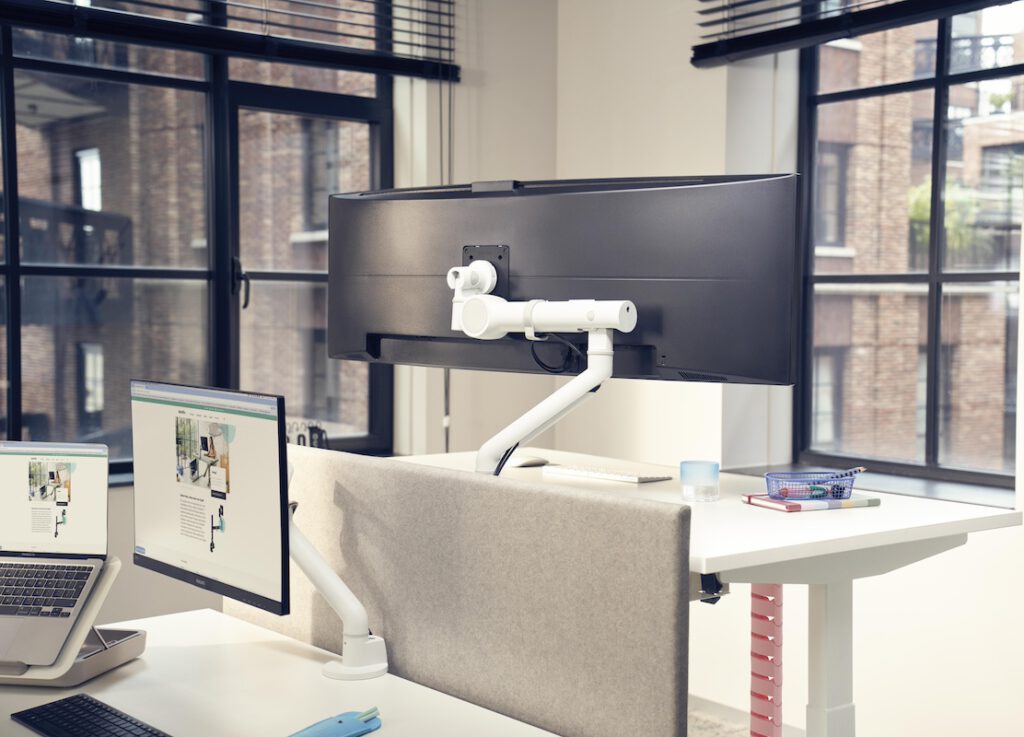 Viewgo skjermarm gir deg god komfort, mer plass –  og god verdi for pengene. Kostnadseffektiv løsning av høy kvalitet som er med på å gi deg en fleksibel arbeidsplass.